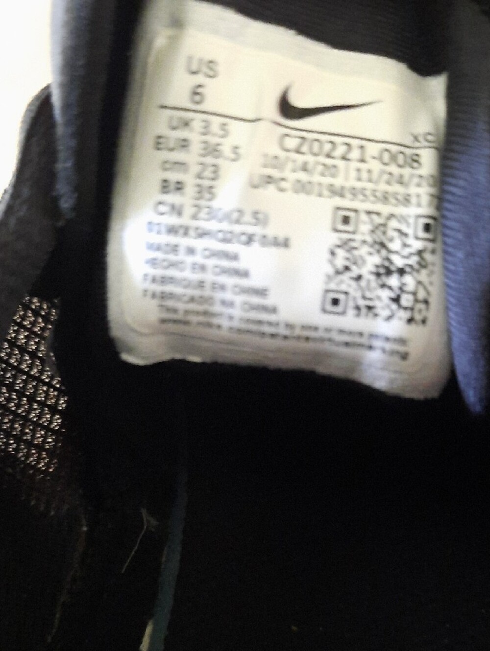 Nike Women’s Black Athletic Sneakers with Gold Swoosh Accent Size 6 - Picture 2 of 8